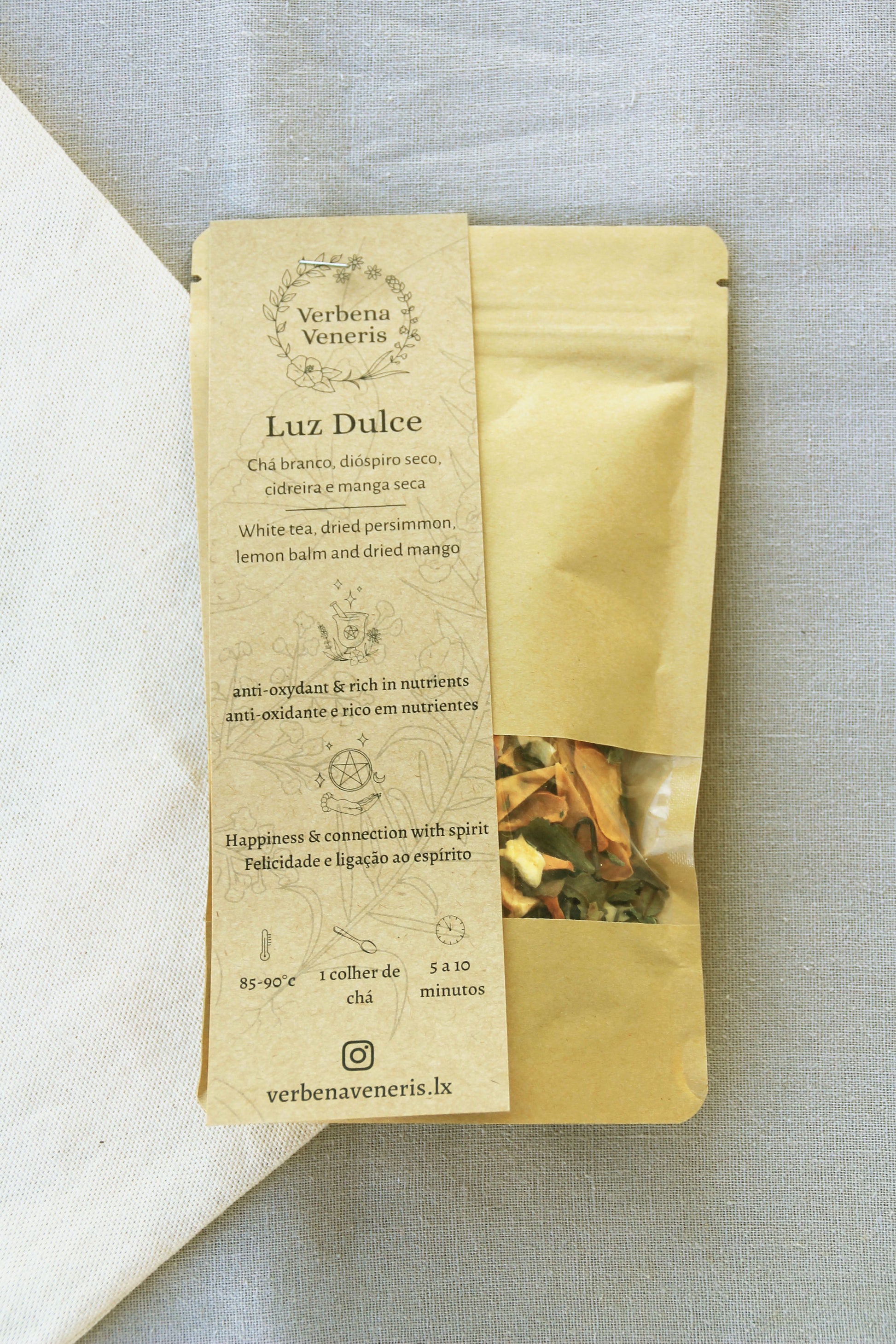  Kraft bag with a little window containing 40gr of the herbal blend Luz Dulce. A transparent label on the top of the bag gives information about the herbal blend