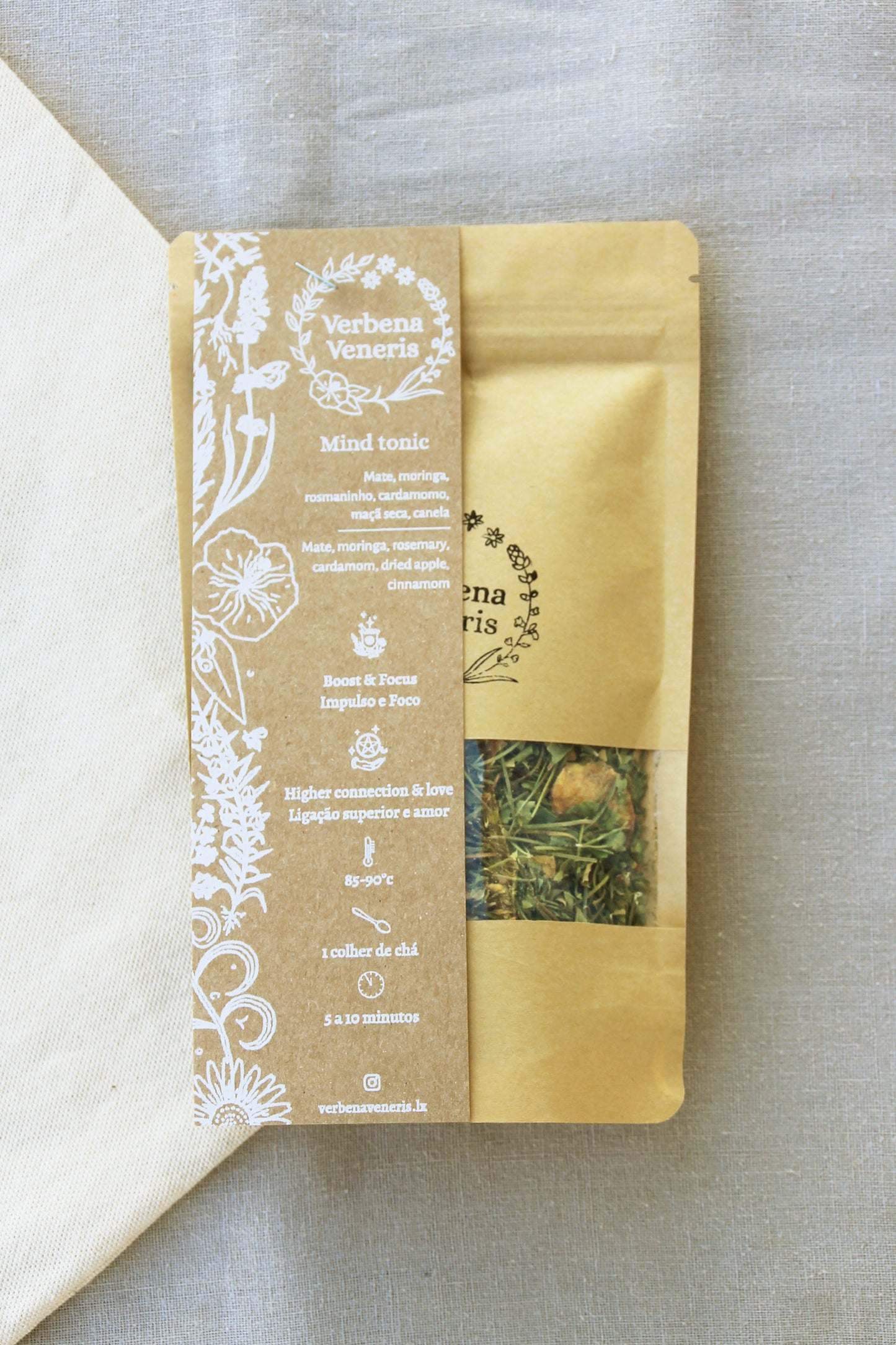 Kraft bag with a little window containing 40gr of the herbal blend Mind Tonic. A transparent label on the top of the bag gives information about the herbal blend