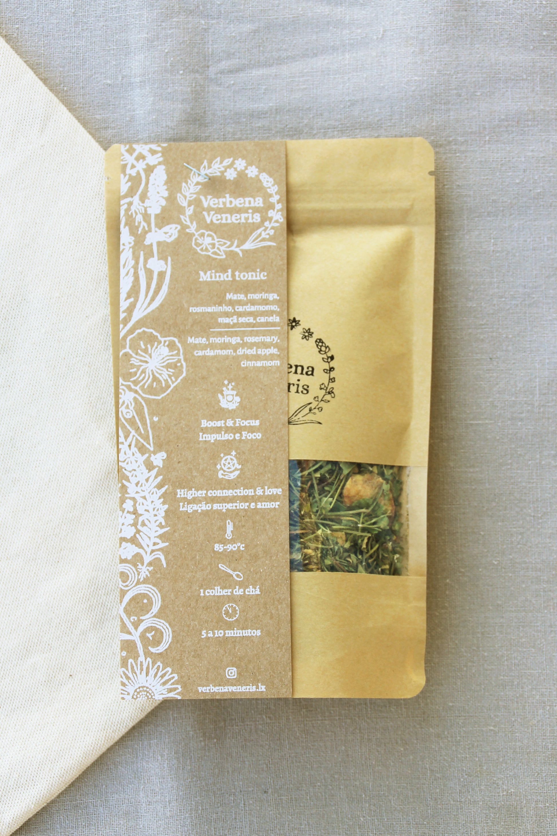 Kraft bag with a little window containing 40gr of the herbal blend Mind Tonic. A transparent label on the top of the bag gives information about the herbal blend